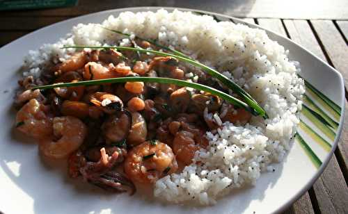 Fruits de mer Thaï au lait de coco et son riz au pavot