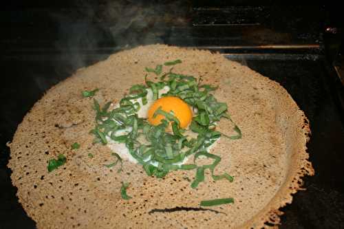 Galette de sarrasin oeuf, ail des ours, fromage à la plancha