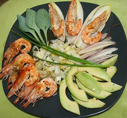 Gambas (ou grosses crevettes), avocat, endive, huître végétale