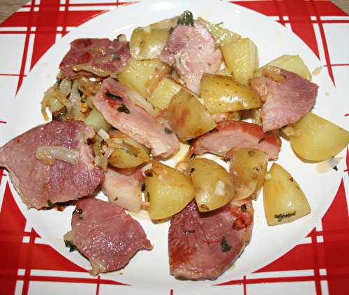 Gambette de porc aux pommes de terre à l'étouffée