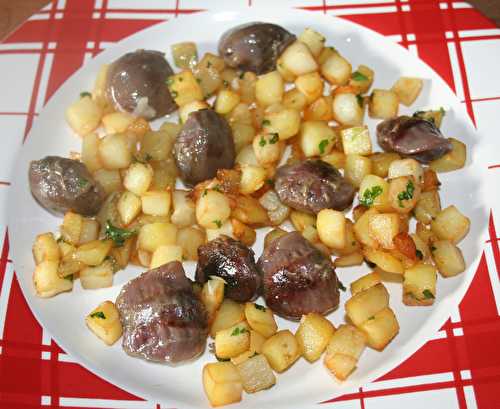 Gésiers de canard confits aux pommes de terre rissolées