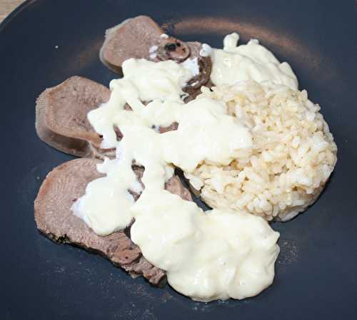 Langue de génisse (boeuf) sauce béchamel à la crème et risotto au bouillon de langue - amafacon
