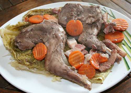 Lapin au chou et aux herbes