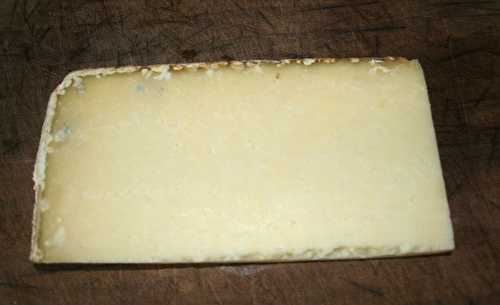 Le fromage du mois : Cantal entre-deux