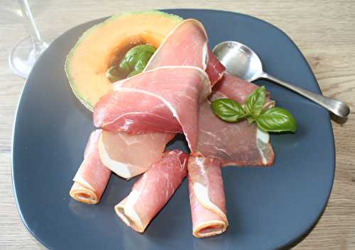 Melon au Rivesalte ambré et basilic au jambon cru fumé - amafacon