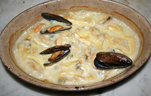 Moules à la poulette gratinées au camembert