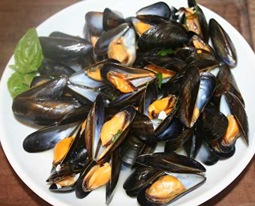 Moules de bouchot à l'ail et basilic