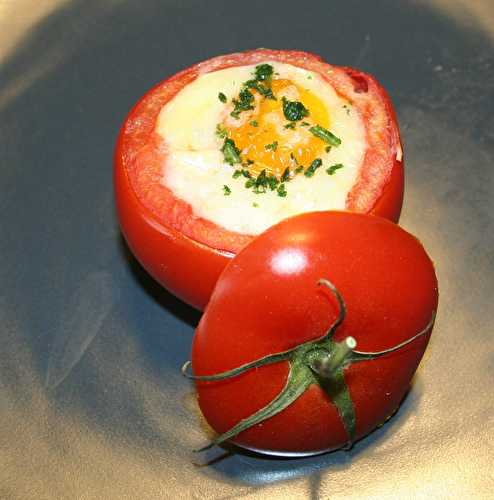 Oeuf cocotte en tomate ou tomate farcie à l'oeuf