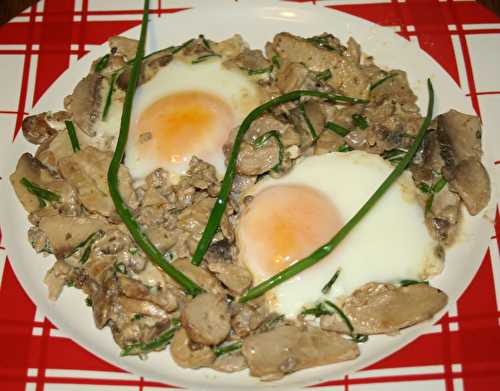 Oeufs cassés sur champignons sauce crème gingembre ciboulette