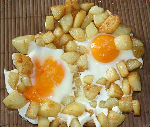 Oeufs cassés sur patates au beurre