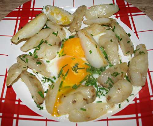 Oeufs cassés sur topinambours