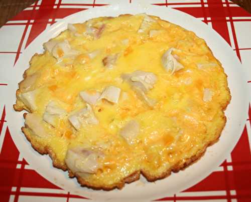 Omelette au poulet fumé et cheddar