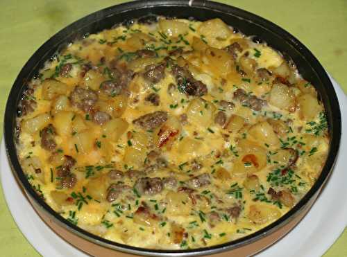 Omelette aux pommes de terre, boeuf haché et ciboulette - amafacon