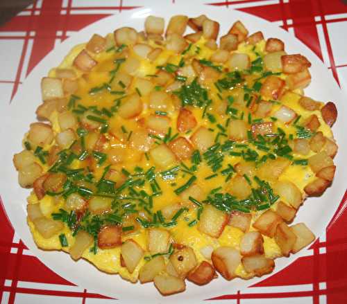 Omelette aux pommes de terre rissolées et ciboulette
