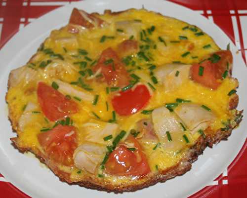 Omelette vide frigo ; poulet, tomate, fromage