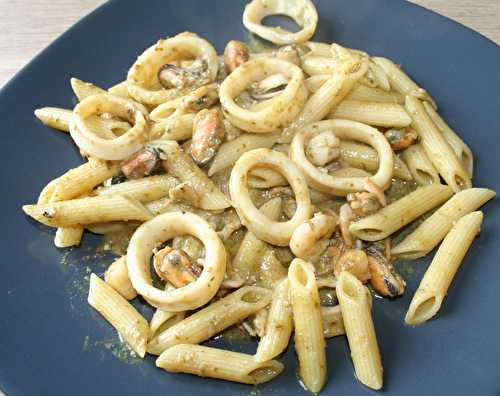 Penne rigate aux encornets et fruits de mer