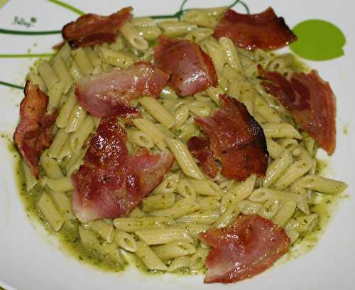 Penne rigate sauce pesto et pancetta