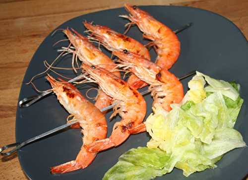 Petites brochettes de gambas au citron vert à la plancha