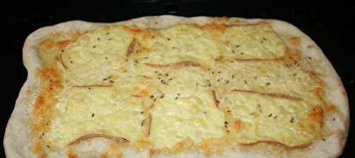 Pizza suisse (3 fromages)