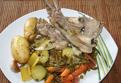 Ragout de poitrine de mouton aux petits légumes du jardin