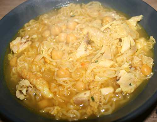 Ramen au poulet, pois chiches saveur curry