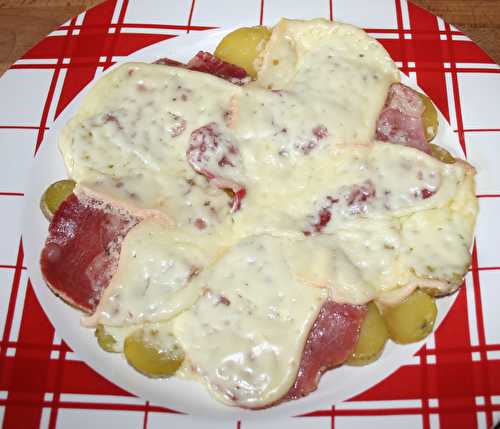 Restes de raclette, coppa, pommes de terre