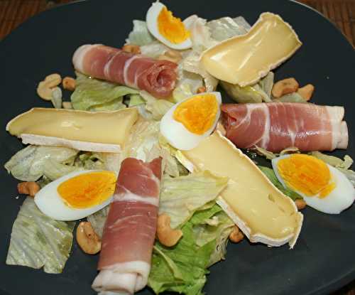 Salade auvergnate, jambon cru d'Auvergne, Saint Nectaire, noix - amafacon