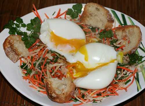 Salade carottes, chou blanc, ciboulette, oeufs molets