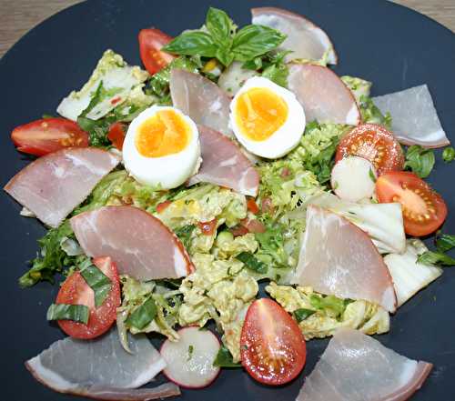 Salade croquante, oeuf, bacon, tomates cerises