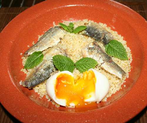 Salade de boulgour, sardine, oeuf molet