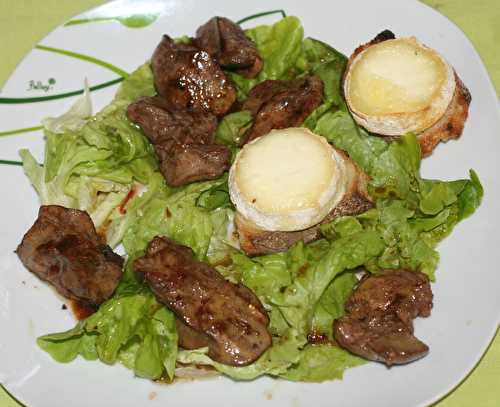 Salade de foie de poulet et Rigotte de Condrieu dorée