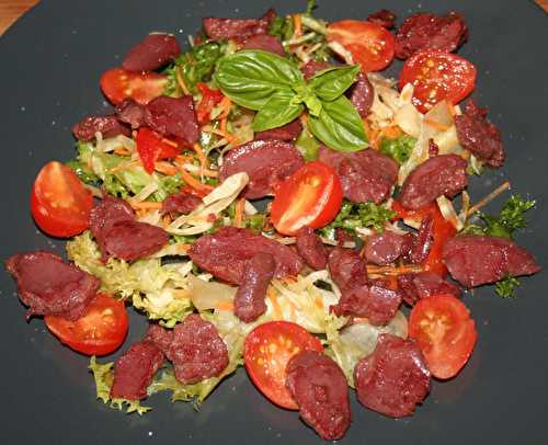 Salade de gésiers de canard, tomates cerise, mélange croquant