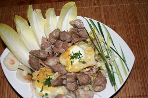 Salade de gésiers de poulet et crottin de chèvre chaud