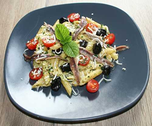 Salade de penne rigate aux anchois ...olives, tomates, pesto, parmesan