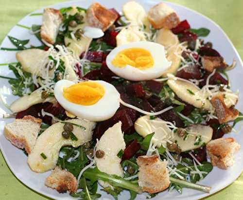 Salade de pissenlits, betterave, pomme, oeuf