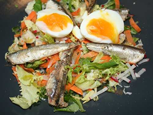 Salades et crudités aux anchois entiers