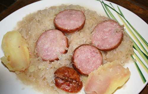 Saucisse de Morteau sur lit de choucroute