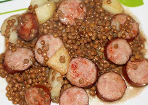 Saucisses de Montbéliard et pommes de terre à l'Actifry® et lentilles