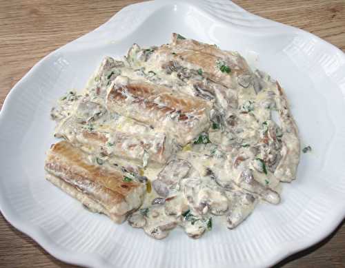 Saumonette (roussette) à la crème et champignons