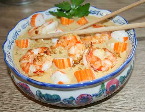 Soupe de nouilles aux curry, coco et gambas