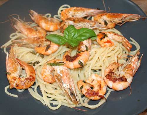 Spaghetti aux gambas marinées au basilic et cuites à la plancha