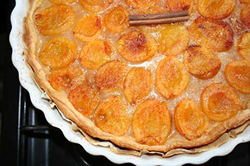 Tarte au prunes parfumée à la canelle