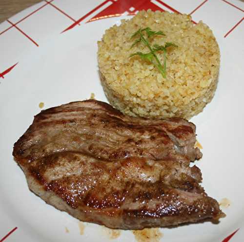 Tranche de gigot d'agneau au cumin à la plancha et boulgour façon risotto