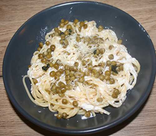 Spaghetti à la ricotta et petits pois à l'ail des ours