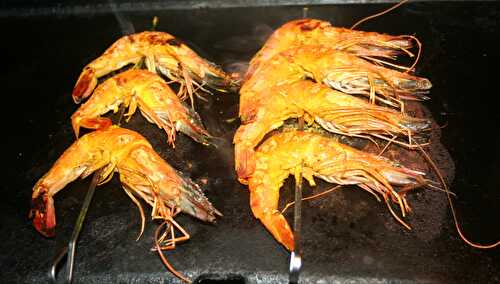 Brochettes de gambas (crevettes) marinées curcuma, piment à la plancha - amafacon