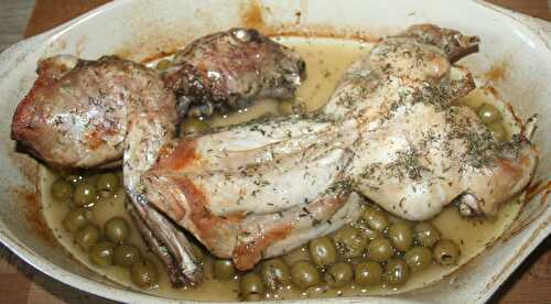 Lapin rôti au thym et aux olives