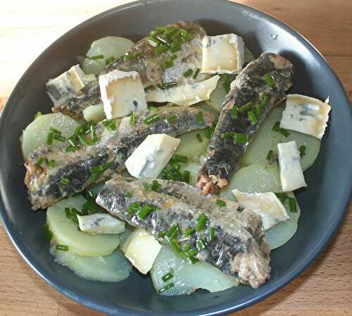 Salade de pommes de terre aux sardines et Bresse-bleu