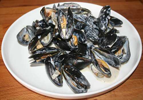 Moules à la crème, au thym et au romarin