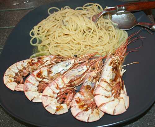 Spaghetti cacio e pepe et gambas à la plancha
