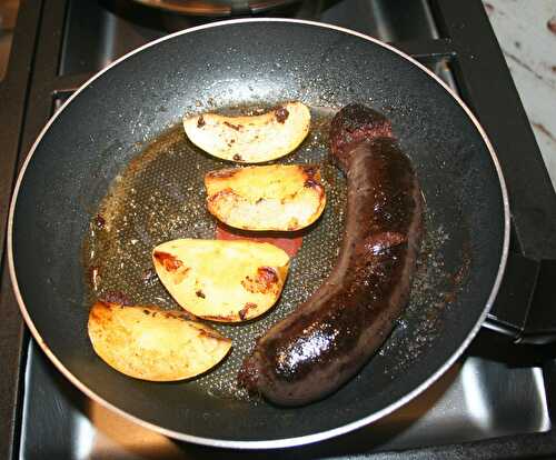 Boudin noir de Mortagne et golden flambés au Calvados